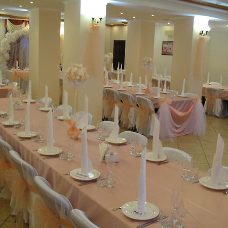 Optima Deluxe Kryvyi Rih Hotel Ngoại thất bức ảnh