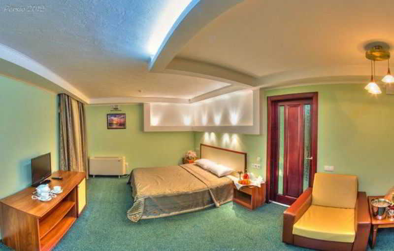 Optima Deluxe Kryvyi Rih Hotel Ngoại thất bức ảnh