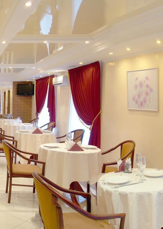 Optima Deluxe Kryvyi Rih Hotel Ngoại thất bức ảnh