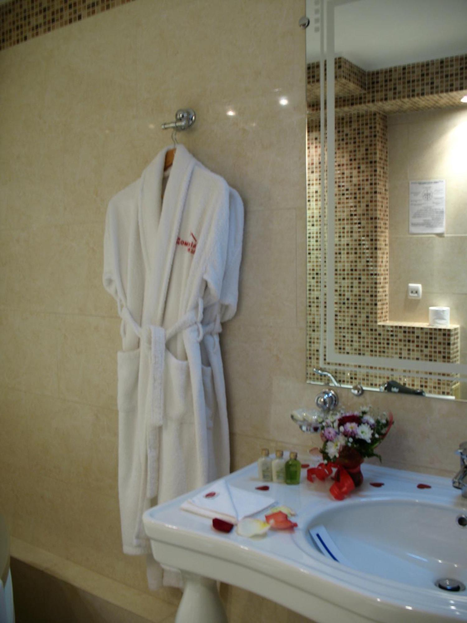 Optima Deluxe Kryvyi Rih Hotel Ngoại thất bức ảnh