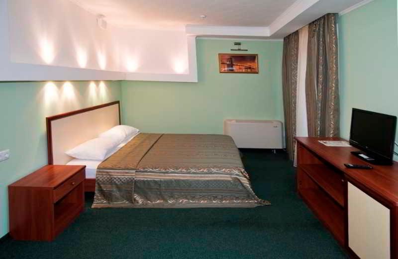 Optima Deluxe Kryvyi Rih Hotel Phòng bức ảnh