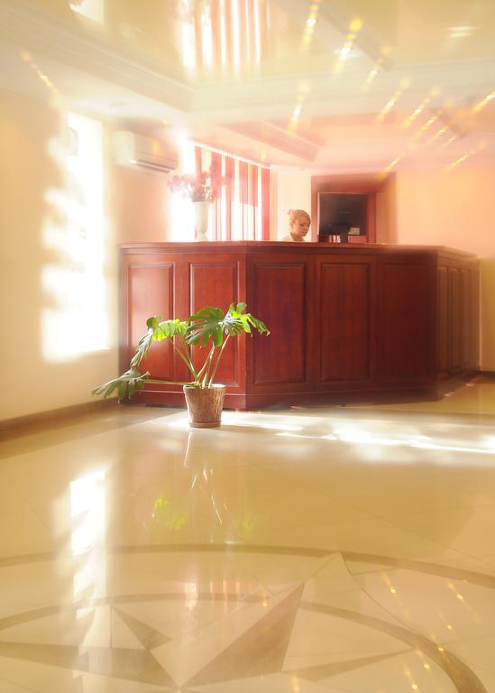 Optima Deluxe Kryvyi Rih Hotel Ngoại thất bức ảnh