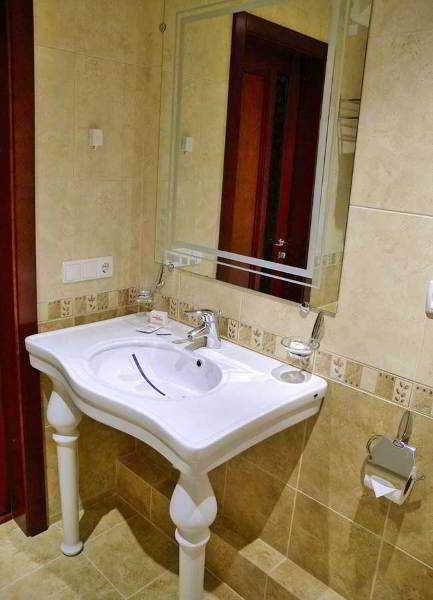 Optima Deluxe Kryvyi Rih Hotel Ngoại thất bức ảnh