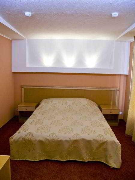 Optima Deluxe Kryvyi Rih Hotel Ngoại thất bức ảnh