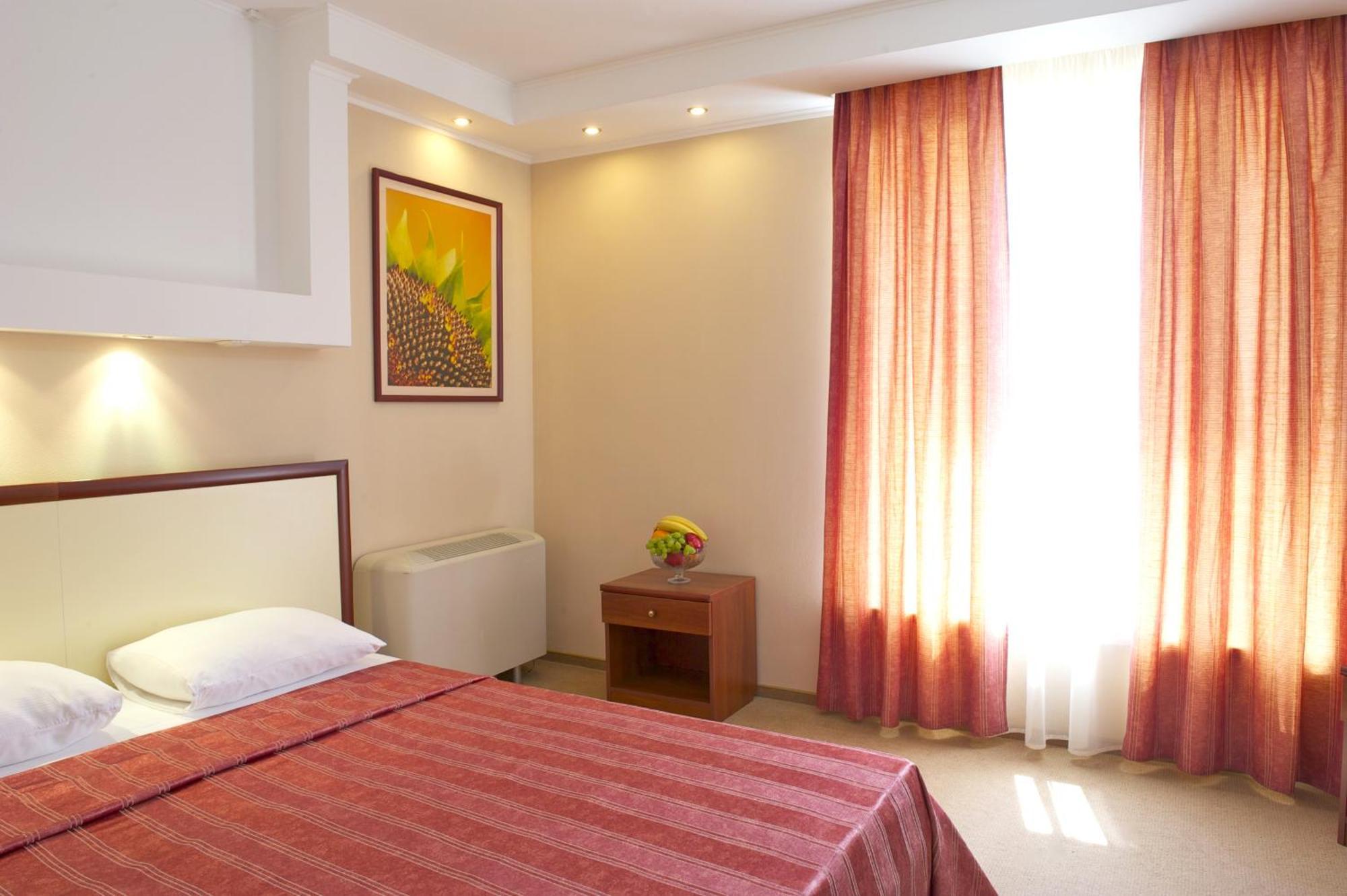 Optima Deluxe Kryvyi Rih Hotel Ngoại thất bức ảnh
